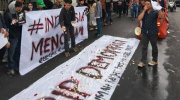 Rumah Rakyat Kecam Penyiraman Air Keras terhadap Aktivis Andri Yunus, Serukan Aksi “Indonesia Mencekam” di Depan Gedung Merdeka Kota Bandung